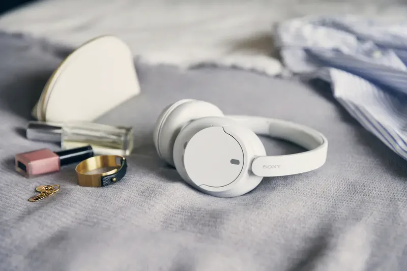 WH-CH720N – Draadloze over-ear koptelefoon met Noise Cancelling van Sony in Wit – productfoto 2 van 3