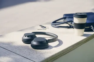 WH-CH720N – Draadloze over-ear koptelefoon met Noise Cancelling van Sony in Zwart – productfoto 2 van 3