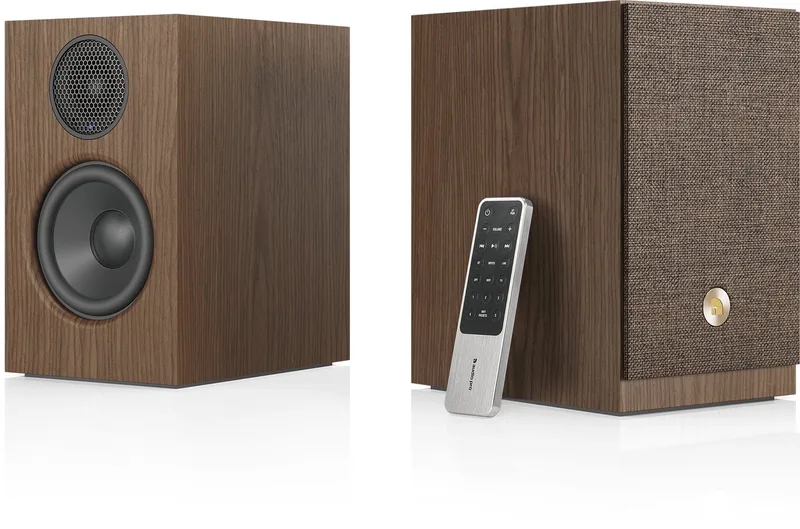 A28 W Smart Multiroom Actieve Boekenplank Speakers van Audio Pro in Walnoot – productfoto