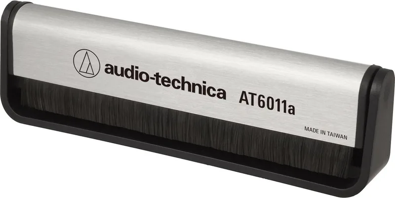 AT6011a Record Cleaner Anti-Static Brush van Audio-Technica in Aluminium grijs met zwart – productfoto
