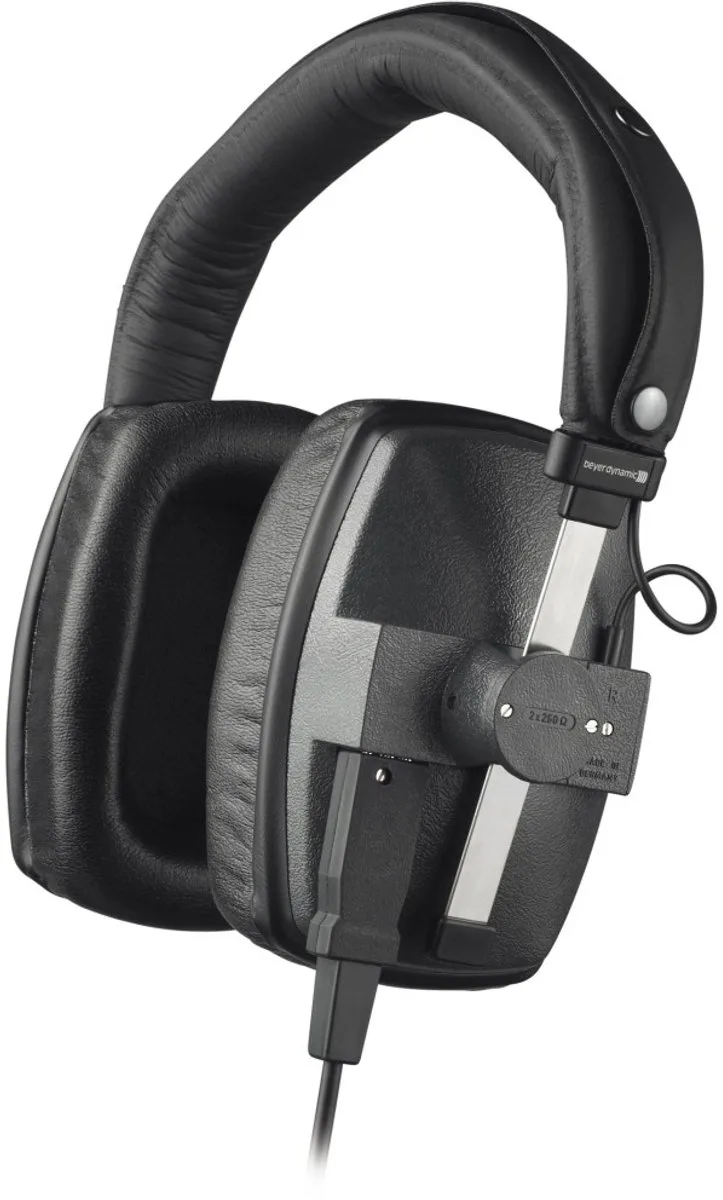 Beyerdynamic-DT 150 - Wired Studio Headphones - 250 Ohm van beyerdynamic in Zwart – productfoto