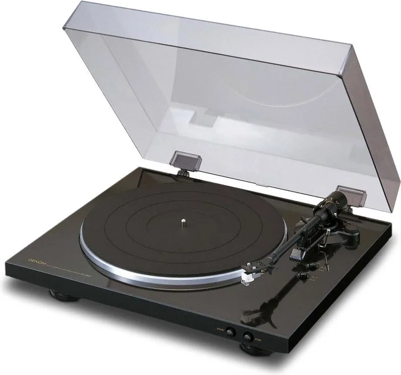 DP-300F - Volledig Automatische Analoge platenspeler met Geintegreerde Phono Voorversterker, Ultra-Premium geluid, Speed Selector en Riemaandrijving van Denon in Zwart – productfoto