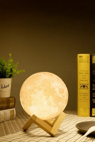 Maanlamp 3D - Bluetooth Speaker Draadloos - Tafellamp Slaapkamer - Muzieksyncronisatie - Incl. Afstandsbediening - Maan lamp - LBS150 van Denver in Wit – productfoto 2 van 3