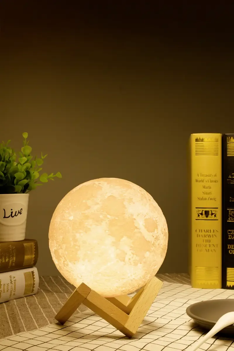 Maanlamp 3D - Bluetooth Speaker Draadloos - Tafellamp Slaapkamer - Muzieksyncronisatie - Incl. Afstandsbediening - Maan lamp - LBS150 van Denver in Wit – productfoto 2 van 3