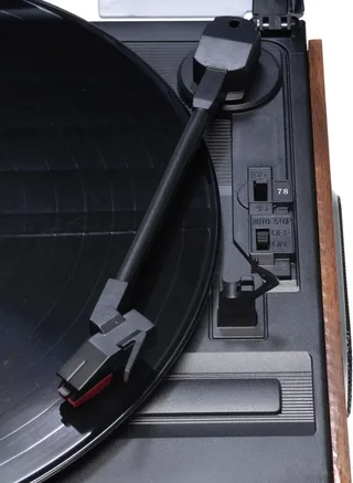 Retro platenspeler - Ingebouwde Speakers - FM Radio - Auto-stop Functie - AUX - Phono - VPR190 van Denver in Bruin – productfoto 2 van 2
