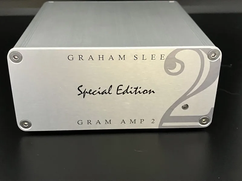 Gram Amp 2 Special Edition Phono Voorversterker (mm) van Graham Slee in Zilver – productfoto