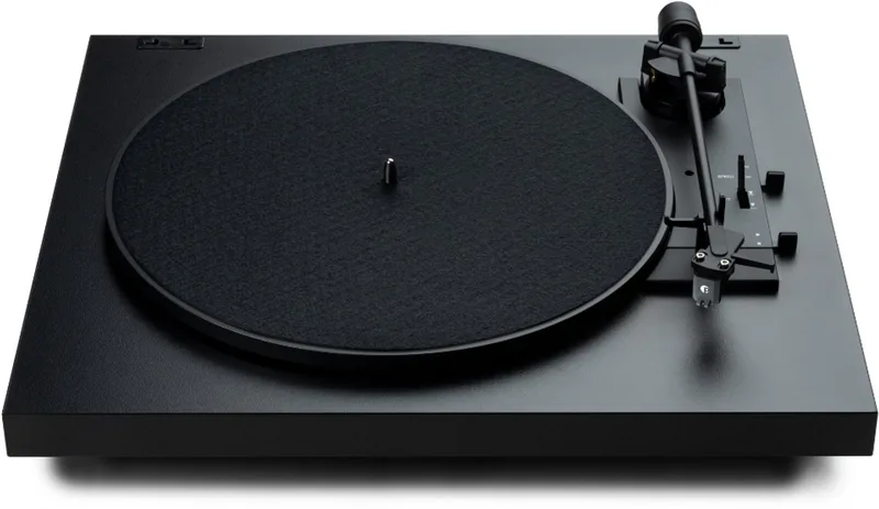A1.2 Volautomatische Platenspeler - Plug & Play - Ingebouwde phono-voorversterker - Aluminium draaiplateau van Pro-Ject in Zwart – productfoto