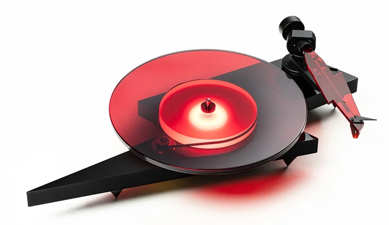 AC/DC Turntable Limited Edition by Pro-Ject in Rood-zwart – product photo