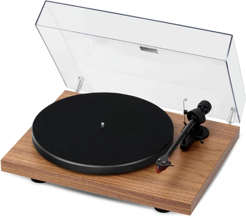 Debut E Carbon Phono Platenspeler – Voorversterkt – Carbon Toonarm – HiFi LP Speler – 33/45/78 RPM van Pro-Ject in Walnoot – productfoto