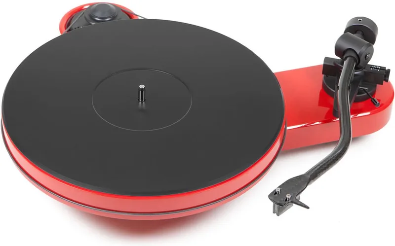 RPM 3 Carbon hoogglans Platenspeler van Pro-Ject in Rood – productfoto