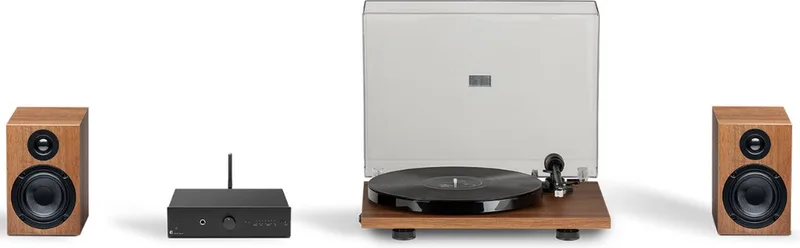 True Hifi Stereo Set E Phono - Platenspeler - Stereo Versterker - Twee Boekenplank Speakers van Pro-Ject in Walnoot, Zwart – productfoto