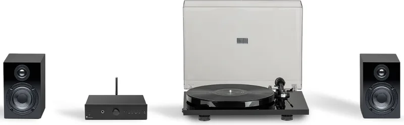 True Hifi Stereo Set E Phono - Platenspeler - Stereo Versterker - Twee Boekenplank Speakers - Zwart/Zwart/Zwart van Pro-Ject in Zwart – productfoto