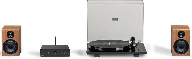True Hifi Stereo Set E Phono - Platenspeler - Stereo Versterker - Twee Boekenplank Speakers by Pro-Ject in Black, Walnoot – product photo