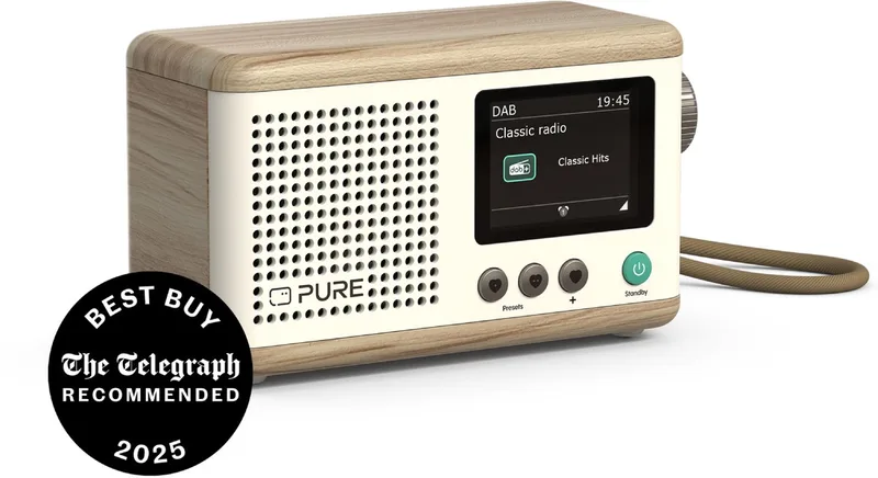 Classic Mini - The Charming Portable Digital Radio, Cotton White/Oak van Pure in Wit – productfoto