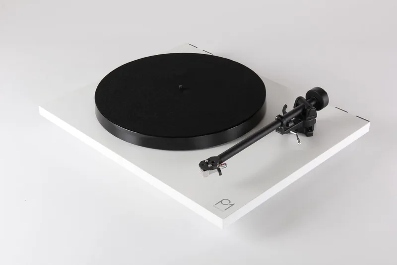 Planar 1 Platenspeler - Carbon Cartridge van Rega in Mat Wit – productfoto