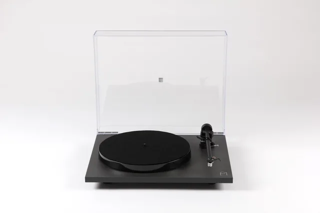 Planar 1 Plus Platenspeler met Phono Voorversterker - Carbon Cartridge