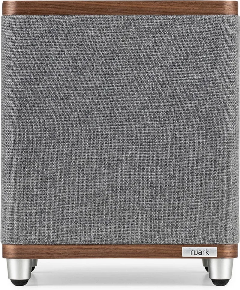 RS1 subwoofer met ingebouwde versterker van Ruark Audio in Walnoot – productfoto