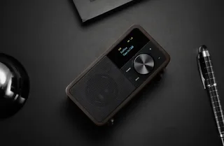 Genuine Mini DDR-7 Radio DAB+, VHF (FM) AUX, Bluetooth fra Sangean i Donkerbruin – produktbillede 2 af 3