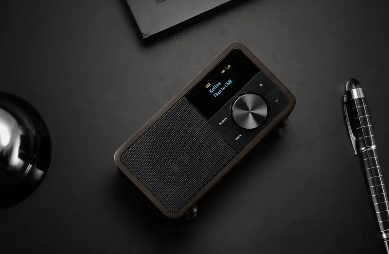 Genuine Mini DDR-7 Radio DAB+, VHF (FM) AUX, Bluetooth fra Sangean i Donkerbruin – produktbillede 2 af 3
