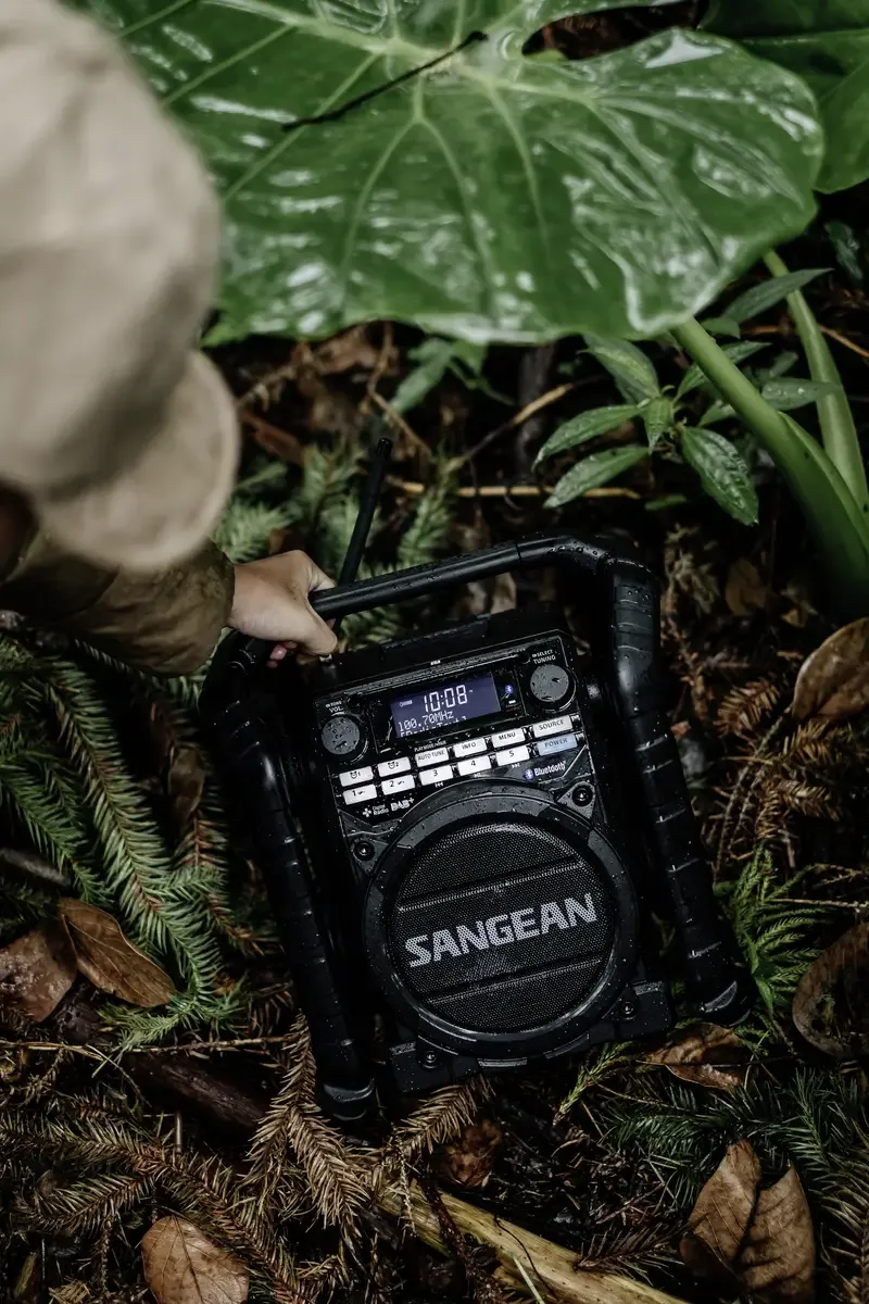 U-4 DBT+ - Bouwradio met Bluetooth - Werfradio met DAB+ en FM van Sangean in Zwart – productfoto 2 van 3