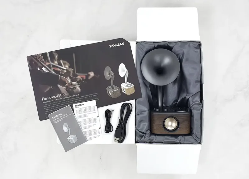 WR-45 Black Tischradio UKW AUX, Bluetooth® wiederaufladbar Schwarz by Sangean – product photo 2 of 2