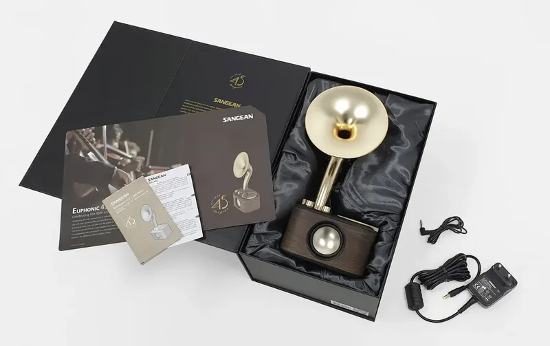 WR-45X Gold Radio VHF (FM) AUX, Bluetooth Oplaadbaar Zwart, Goud by Sangean in Black, Gold – product photo 2 of 3