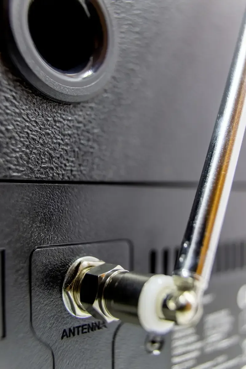 DAB970BR1 Tischradio DAB+, UKW AUX, Bluetooth®, CD, USB Akku-Ladefunktion, Inkl. Fernbedienung, Weckfunktion Braun från Soundmaster – produktbild 2 av 3