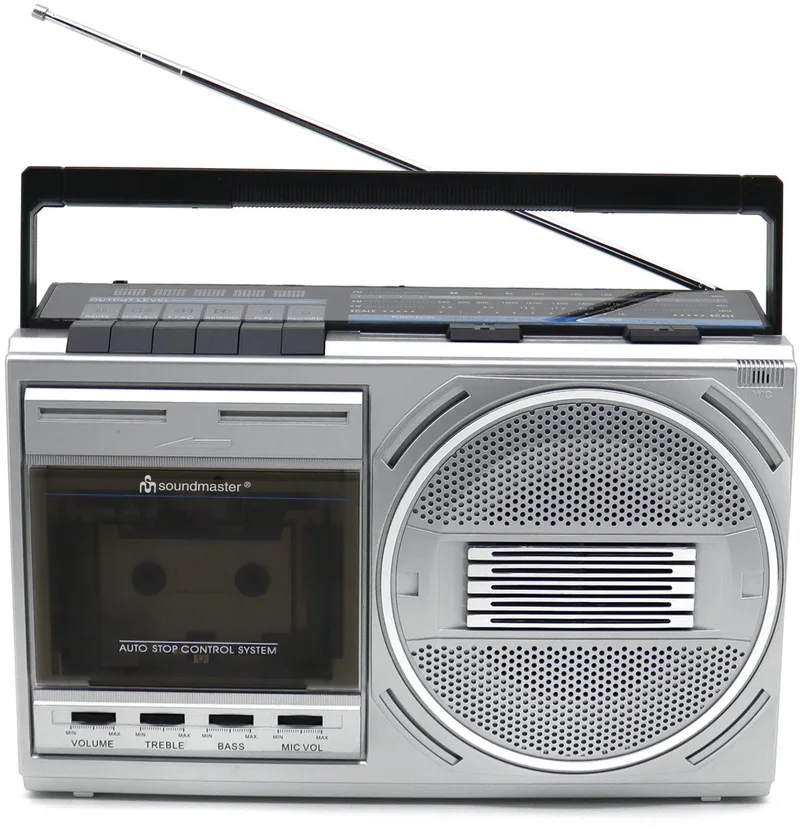 RR20SI Retro FM radio, cassetterecorder, Bluetooth en USB, encoding, hoofdtelefoonaansluiting van Soundmaster in Zilver – productfoto