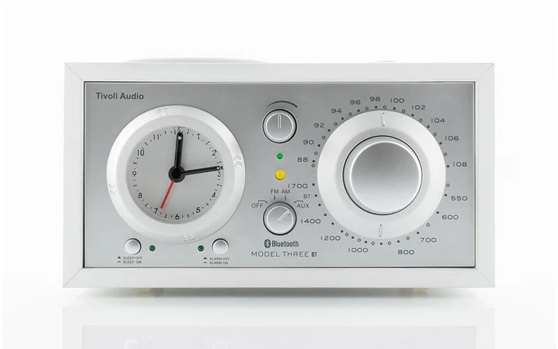 Model 3 BT w/ USB - Wekkerradio met Bluetooth - Wit/Zilver by Tivoli Audio in White – product photo