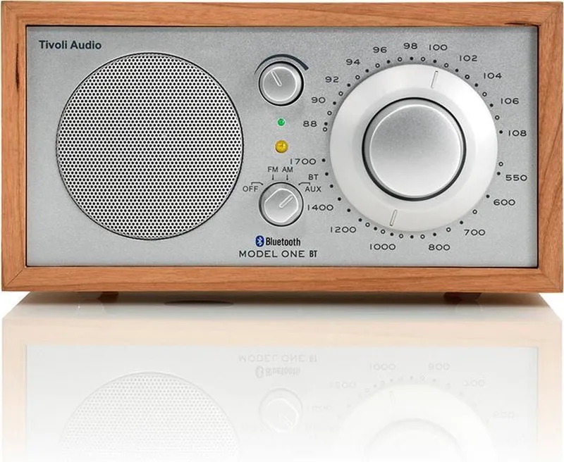 Model One BT - FM/AM Radio met Bluetooth - Kersen/Zilver fra Tivoli Audio i Kersen – produktbillede