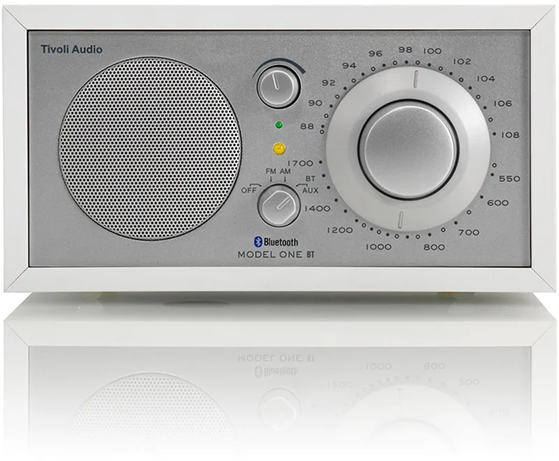 Model One BT - FM/AM Radio met Bluetooth - Wit/Zilver by Tivoli Audio in White – product photo