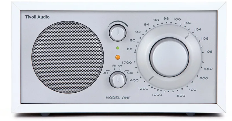 Model One - FM/AM Radio - Wit/Zilver van Tivoli Audio in Wit – productfoto