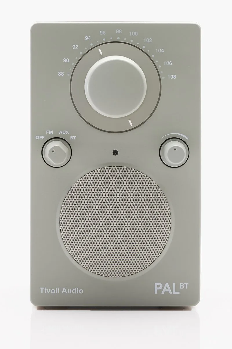 PAL BT - Draagbare radio met FM, AM en Bluetooth van Tivoli Audio in Grijs – productfoto