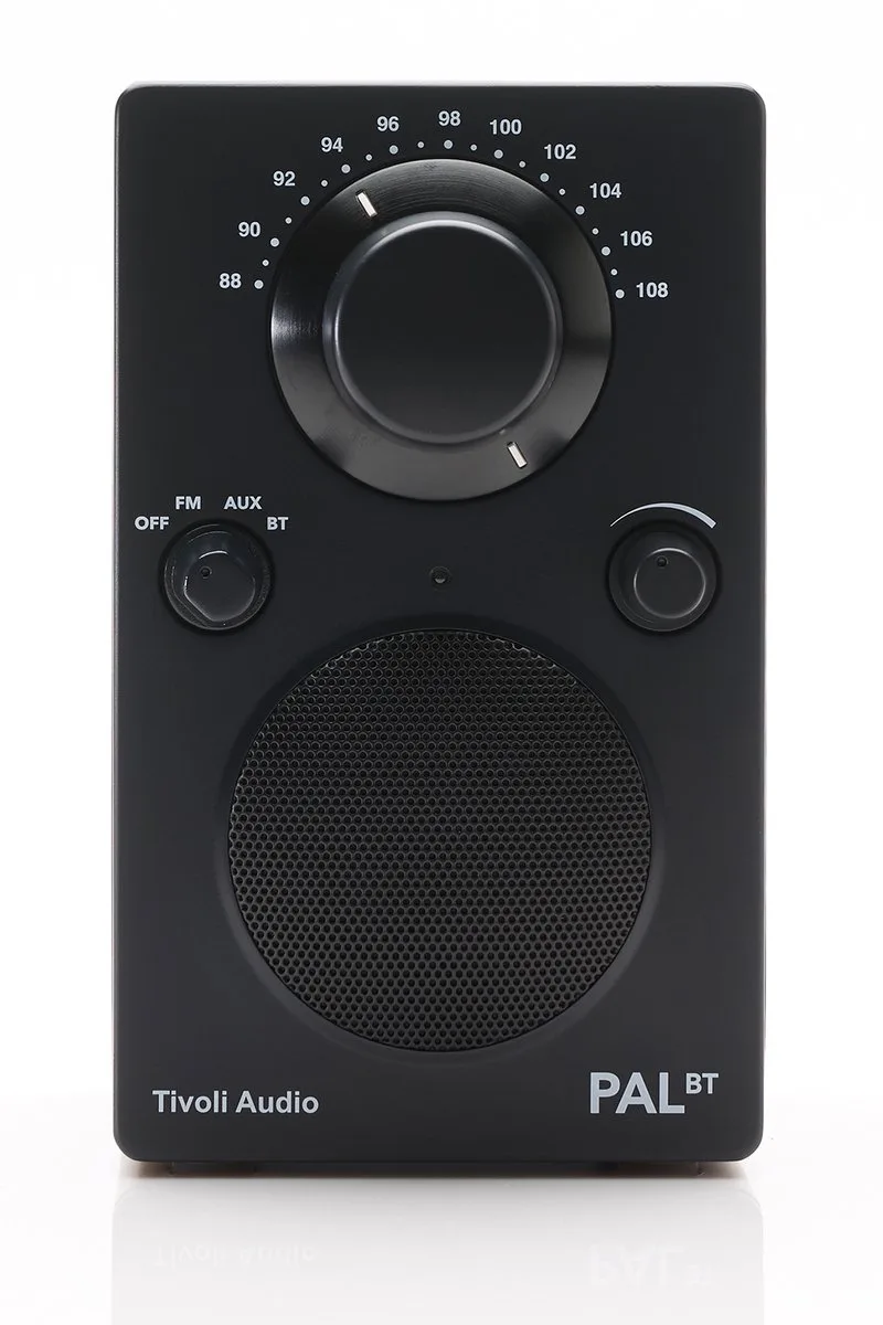 PAL BT - Draagbare radio met FM, AM en Bluetooth van Tivoli Audio in Zwart – productfoto