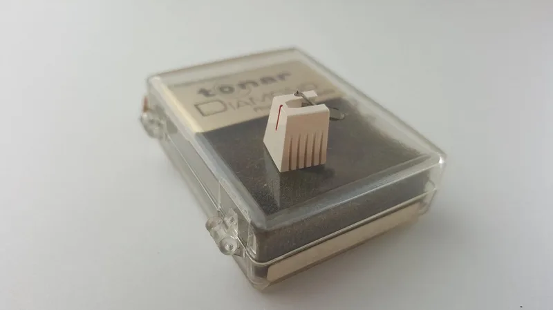 Clean CM-500, Piezo Y-930, YM-101, Lenco M-94 Platenspeler Naald van Tonar in Wit – productfoto