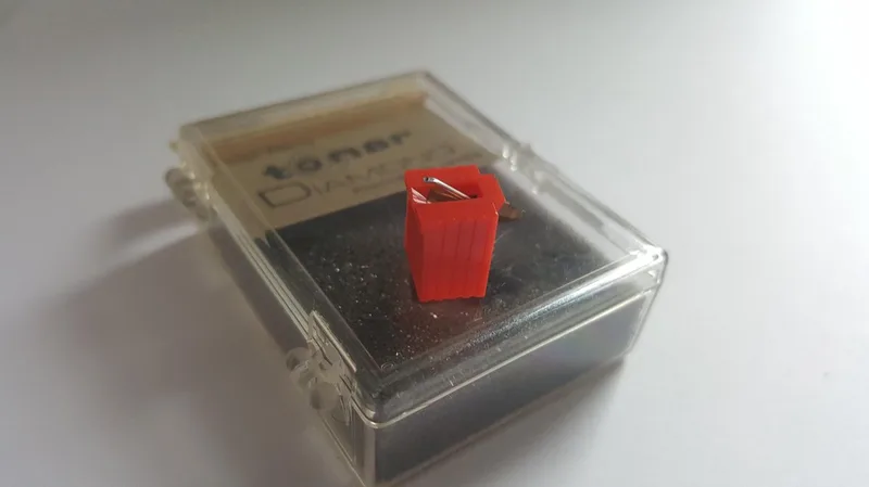 GOLDRING G-850 RED Platenspeler Naald van Tonar in Rood – productfoto
