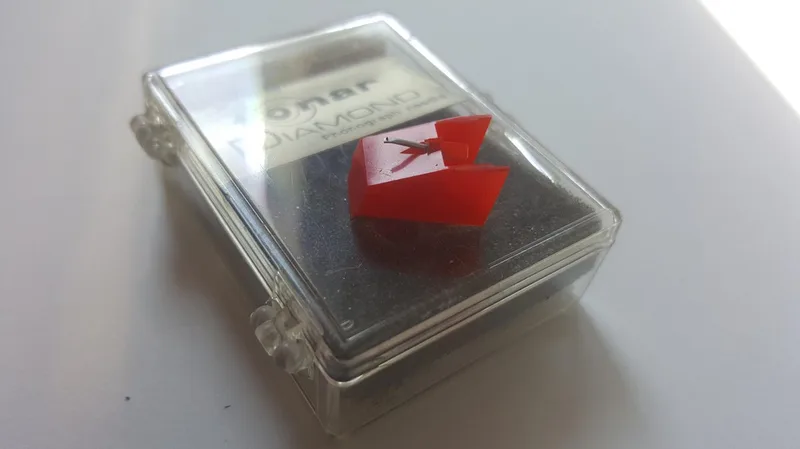 Scott 5, Sanyo ST-66-D Platenspeler Naald van Tonar in Rood – productfoto