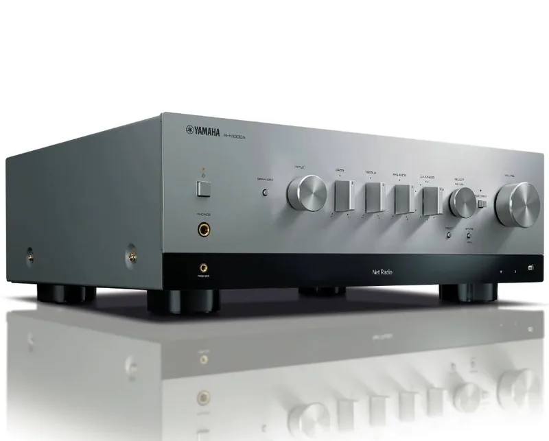 R-N1000A stereo versterker zilver van Yamaha – productfoto